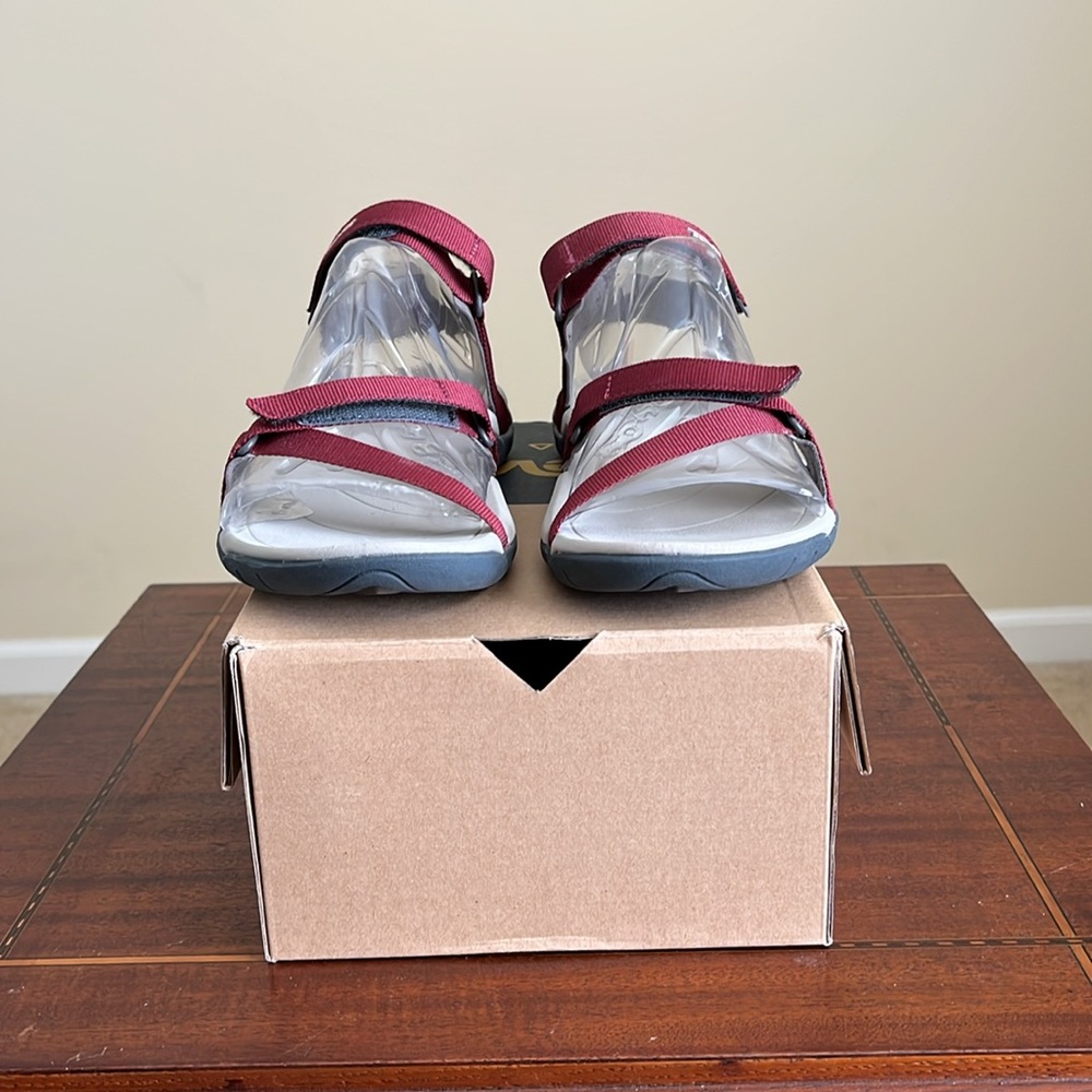 New in Box - Teva W Verra Sandals in Port - 8.5 - Picture 8 of 8